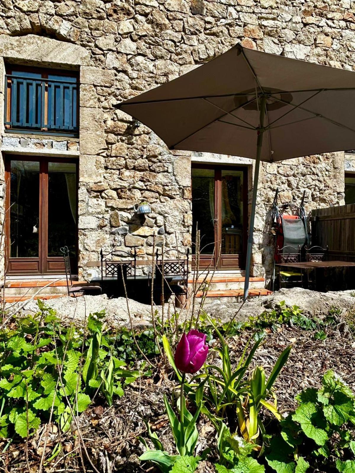 Rives De Bourges Apartment Burzet Exterior photo